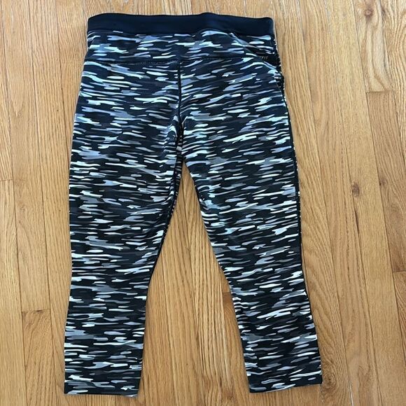 Nike Pro Athletic Grey Camo Capri Leggings Size Large - Picture 7 of 9